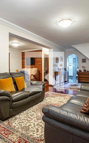 Casa à venda com 320m², 3 quartos e 4 vagas Casa à venda com 320m², 3 quartos e 4 vagasSala