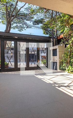 Casa à venda com 320m², 3 quartos e 4 vagas Casa à venda com 320m², 3 quartos e 4 vagasGaragem