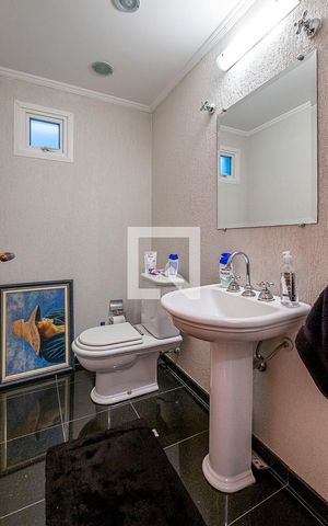 Casa à venda com 320m², 3 quartos e 4 vagas Casa à venda com 320m², 3 quartos e 4 vagasLavabo