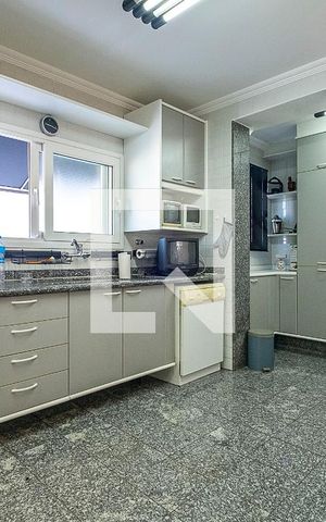 Casa à venda com 320m², 3 quartos e 4 vagas Casa à venda com 320m², 3 quartos e 4 vagasCozinha