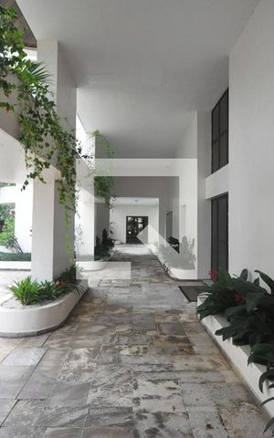 Apartamento à venda com 198m², 4 quartos e 3 vagasEntrada