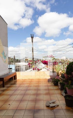 Casa à venda com 107m², 2 quartos e 1 vaga Casa à venda com 107m², 2 quartos e 1 vagaVaranda
