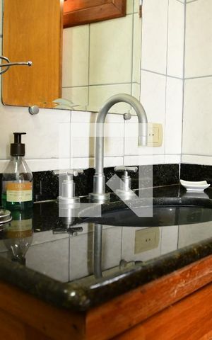 Casa de condomínio para alugar com 380m², 4 quartos e 4 vagasBanheiro