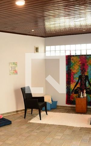 Casa de condomínio para alugar com 380m², 4 quartos e 4 vagasSalão