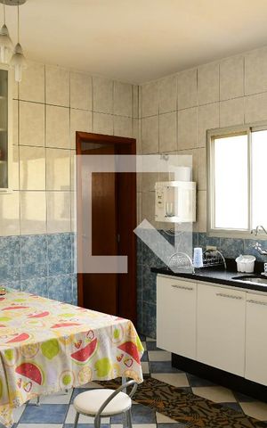 Casa de condomínio para alugar com 380m², 4 quartos e 4 vagasCozinha