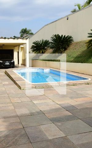 Casa de condomínio para alugar com 380m², 4 quartos e 4 vagasQuintal