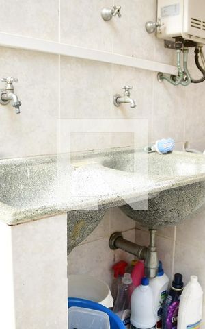 Casa de condomínio para alugar com 380m², 4 quartos e 4 vagasÁrea de Serviço