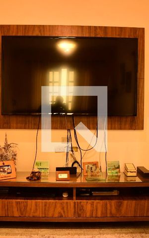 Casa de condomínio para alugar com 380m², 4 quartos e 4 vagasSala de TV