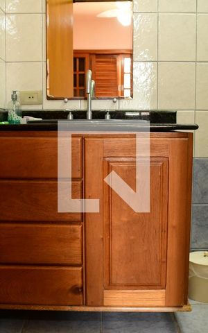 Casa de condomínio para alugar com 380m², 4 quartos e 4 vagasBanheiro da Suíte 3