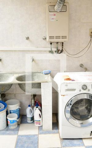 Casa de condomínio para alugar com 380m², 4 quartos e 4 vagasÁrea de Serviço