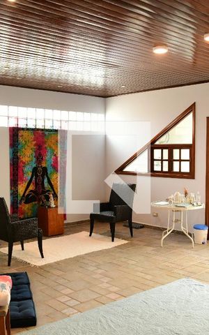 Casa de condomínio para alugar com 380m², 4 quartos e 4 vagasSalão