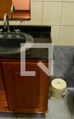 Casa de condomínio para alugar com 380m², 4 quartos e 4 vagasBanheiro da Suíte 3