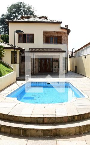 Casa de condomínio para alugar com 380m², 4 quartos e 4 vagasFachada