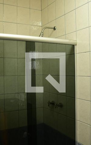 Casa de condomínio para alugar com 380m², 4 quartos e 4 vagasBanheiro