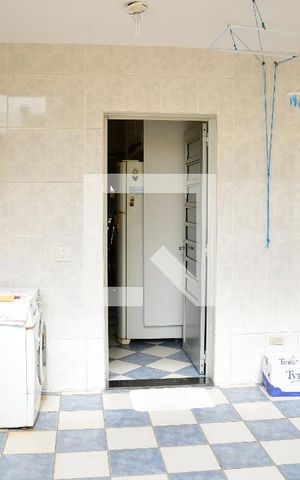 Casa de condomínio para alugar com 380m², 4 quartos e 4 vagasÁrea de Serviço