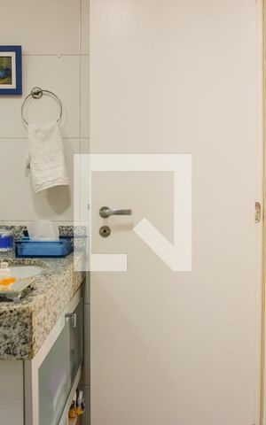 Apartamento à venda com 80m², 2 quartos e 1 vaga Apartamento à venda com 80m², 2 quartos e 1 vagaBanheiro Social