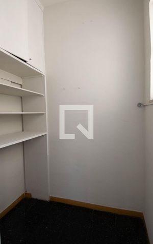 Apartamento para alugar com 130m², 2 quartos e 1 vaga.Quarto de .Serviço