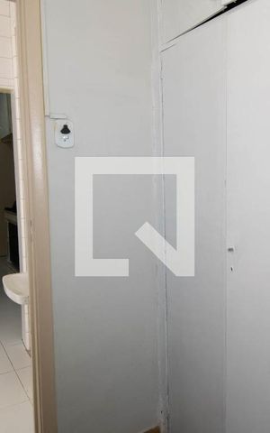 Apartamento para alugar com 130m², 2 quartos e 1 vaga.Quarto de .Serviço