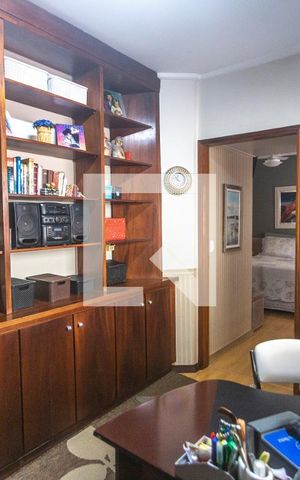 Casa à venda com 237m², 3 quartos e 4 vagas Casa à venda com 237m², 3 quartos e 4 vagasOffice