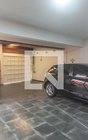 Casa à venda com 237m², 3 quartos e 4 vagas Casa à venda com 237m², 3 quartos e 4 vagasGaragem