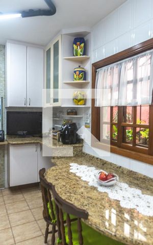 Casa à venda com 237m², 3 quartos e 4 vagas Casa à venda com 237m², 3 quartos e 4 vagasCozinha 1