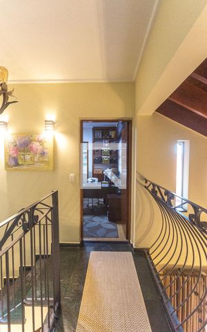 Casa à venda com 237m², 3 quartos e 4 vagas Casa à venda com 237m², 3 quartos e 4 vagasMezanino
