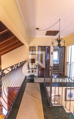 Casa à venda com 237m², 3 quartos e 4 vagas Casa à venda com 237m², 3 quartos e 4 vagasMezanino
