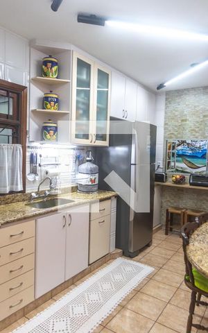 Casa à venda com 237m², 3 quartos e 4 vagas Casa à venda com 237m², 3 quartos e 4 vagasCozinha 1
