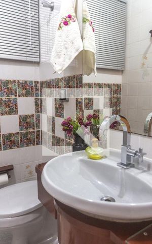 Casa à venda com 237m², 3 quartos e 4 vagas Casa à venda com 237m², 3 quartos e 4 vagasLavabo