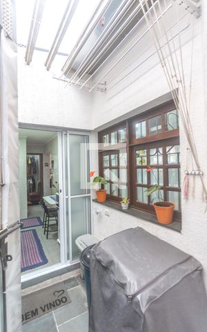 Casa à venda com 237m², 3 quartos e 4 vagas Casa à venda com 237m², 3 quartos e 4 vagasÁrea de serviço
