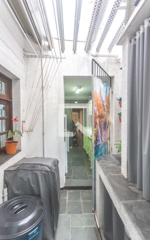 Casa à venda com 237m², 3 quartos e 4 vagas Casa à venda com 237m², 3 quartos e 4 vagasÁrea de serviço