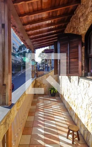Casa à venda com 130m², 4 quartos e sem vaga Casa à venda com 130m², 4 quartos e sem vagaSacada