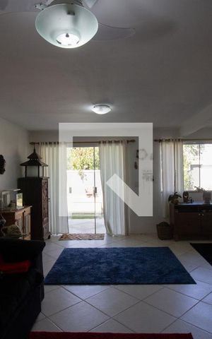 Casa de condomínio à venda com 400m², 3 quartos e 1 vaga Casa de condomínio à venda com 400m², 3 quartos e 1 vagaSala