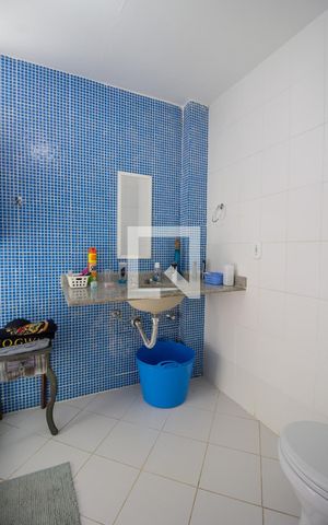 Casa de condomínio à venda com 400m², 3 quartos e 1 vaga Casa de condomínio à venda com 400m², 3 quartos e 1 vagaBanheiro da Suíte 3