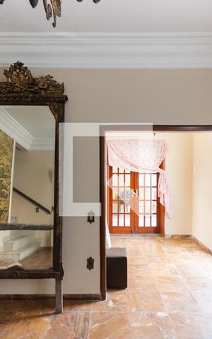 Casa à venda com 276m², 5 quartos e 2 vagasSala
