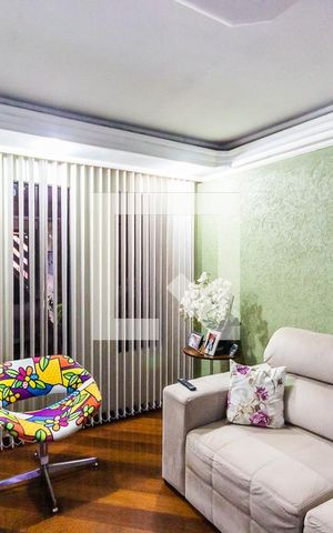 Casa à venda com 220m², 3 quartos e 2 vagas Casa à venda com 220m², 3 quartos e 2 vagasSala