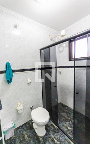 Casa à venda com 220m², 3 quartos e 2 vagas Casa à venda com 220m², 3 quartos e 2 vagasBanheiro da Suíte 2