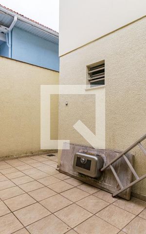 Casa à venda com 100m², 3 quartos e 2 vagas Casa à venda com 100m², 3 quartos e 2 vagasQuintal