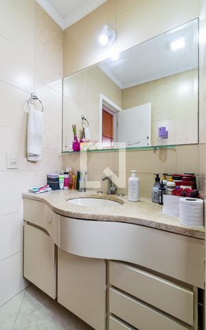 Casa à venda com 100m², 3 quartos e 2 vagas Casa à venda com 100m², 3 quartos e 2 vagasBanheiro da Suíte