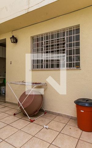 Casa à venda com 100m², 3 quartos e 2 vagas Casa à venda com 100m², 3 quartos e 2 vagasQuintal