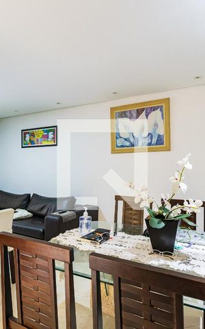 Casa à venda com 100m², 3 quartos e 2 vagas Casa à venda com 100m², 3 quartos e 2 vagasSala