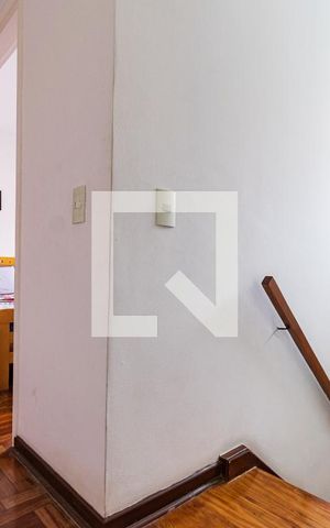 Casa à venda com 100m², 3 quartos e 2 vagas Casa à venda com 100m², 3 quartos e 2 vagasCorredor