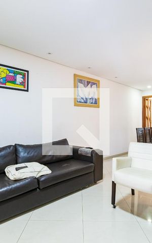 Casa à venda com 100m², 3 quartos e 2 vagas Casa à venda com 100m², 3 quartos e 2 vagasSala