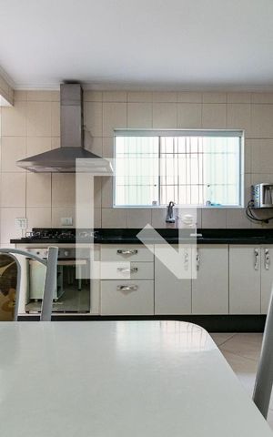 Casa à venda com 100m², 3 quartos e 2 vagas Casa à venda com 100m², 3 quartos e 2 vagasCozinha