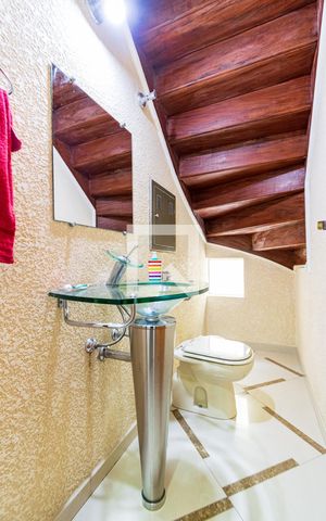 Casa à venda com 100m², 3 quartos e 2 vagas Casa à venda com 100m², 3 quartos e 2 vagasLavabo