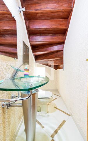 Casa à venda com 100m², 3 quartos e 2 vagas Casa à venda com 100m², 3 quartos e 2 vagasLavabo