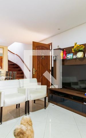 Casa à venda com 100m², 3 quartos e 2 vagas Casa à venda com 100m², 3 quartos e 2 vagasSala