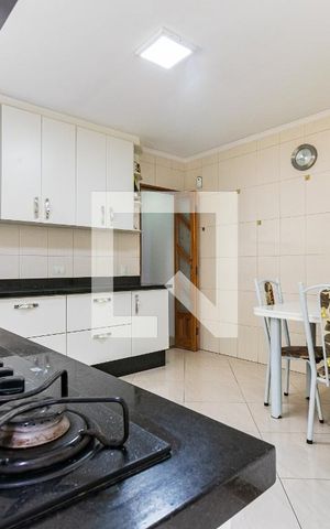 Casa à venda com 100m², 3 quartos e 2 vagas Casa à venda com 100m², 3 quartos e 2 vagasCozinha