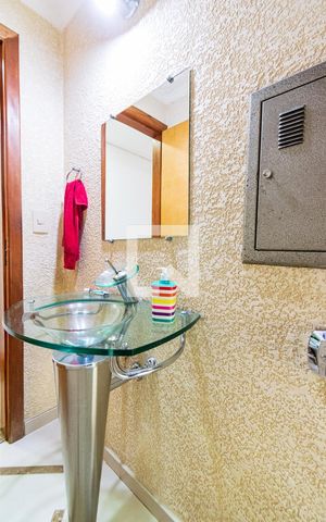 Casa à venda com 100m², 3 quartos e 2 vagas Casa à venda com 100m², 3 quartos e 2 vagasLavabo