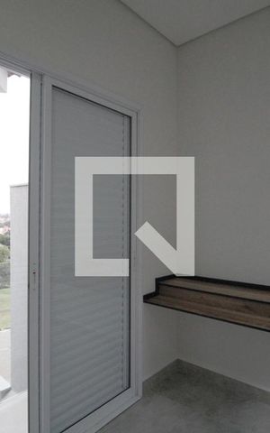 Casa de condomínio para alugar com 450m², 4 quartos e 5 vagasEscritório